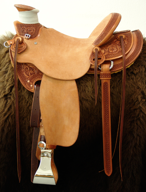 8 & 1/2 Half Breed Wade Saddle by Keith Valley Specs: Wade tree by Rick Reed 16 inch seat Gullet - 7 & 1/2H by 6 & 1/4W by 4 94 Degree Bars Horn - 3 & 5/8ths high by 4 & 1/2 Guatelajara Cantle - 4&1/2 inches high by 12&1/2 inches wide Cheyenne Roll - 1 & 3/4 inches 7/8ths flat plate riggin Vaquero Geometric Border with Sheridan Style Floral Stainless Steel Hardware - by Harwood 4&1/2 inch Monel Stirrups Santa Barbara twisted stirrup leathers Full length stirrup leathers 32 inch 100% Mohair Roper Cinch 7 foot latigos - both sides Ready to ride and go to work.
